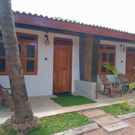 Amila Guest Hotell Trincomalee Eksteriør bilde