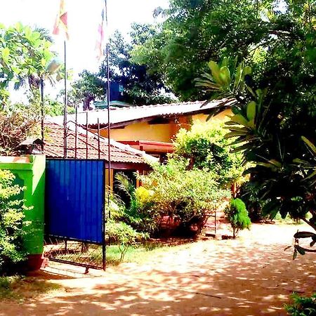 Amila Guest Hotell Trincomalee Eksteriør bilde
