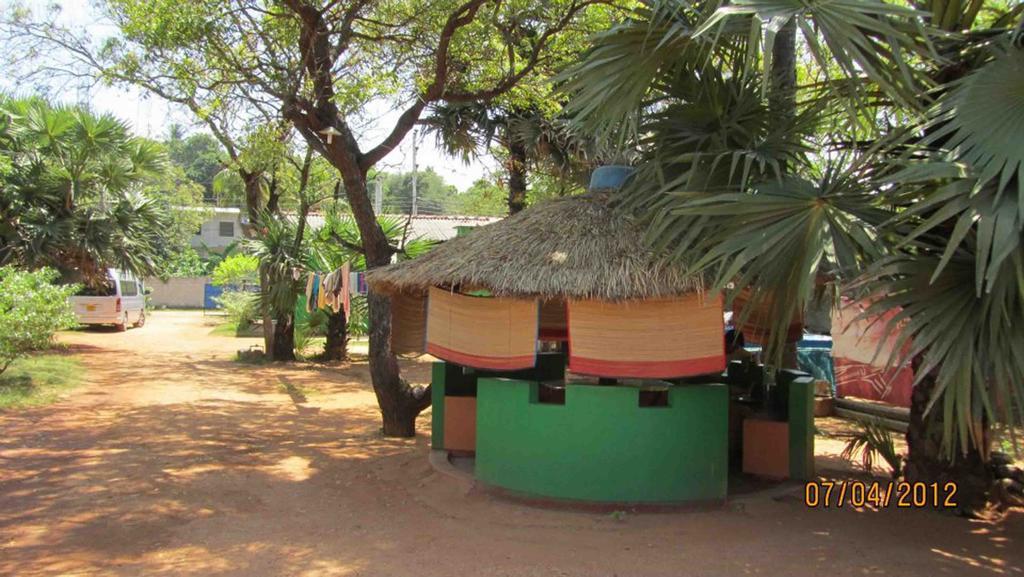 Amila Guest Hotell Trincomalee Eksteriør bilde