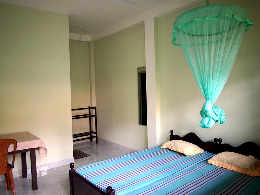 Amila Guest Hotell Trincomalee Rom bilde