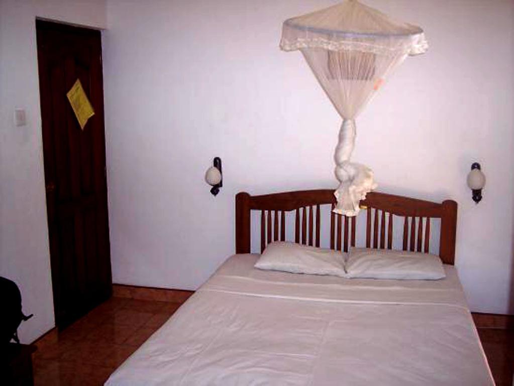Amila Guest Hotell Trincomalee Eksteriør bilde