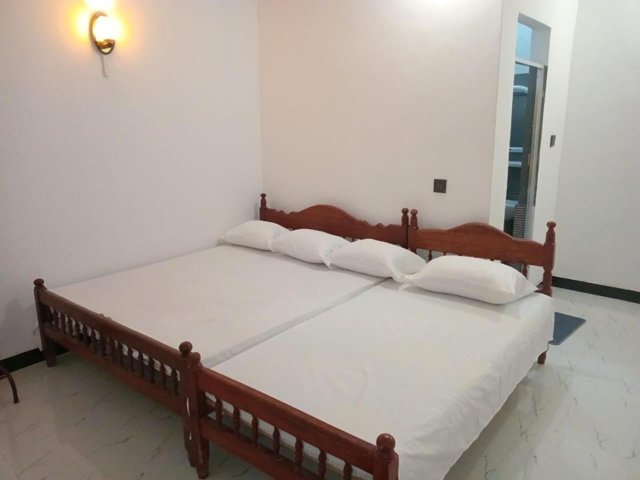 Amila Guest Hotell Trincomalee Eksteriør bilde