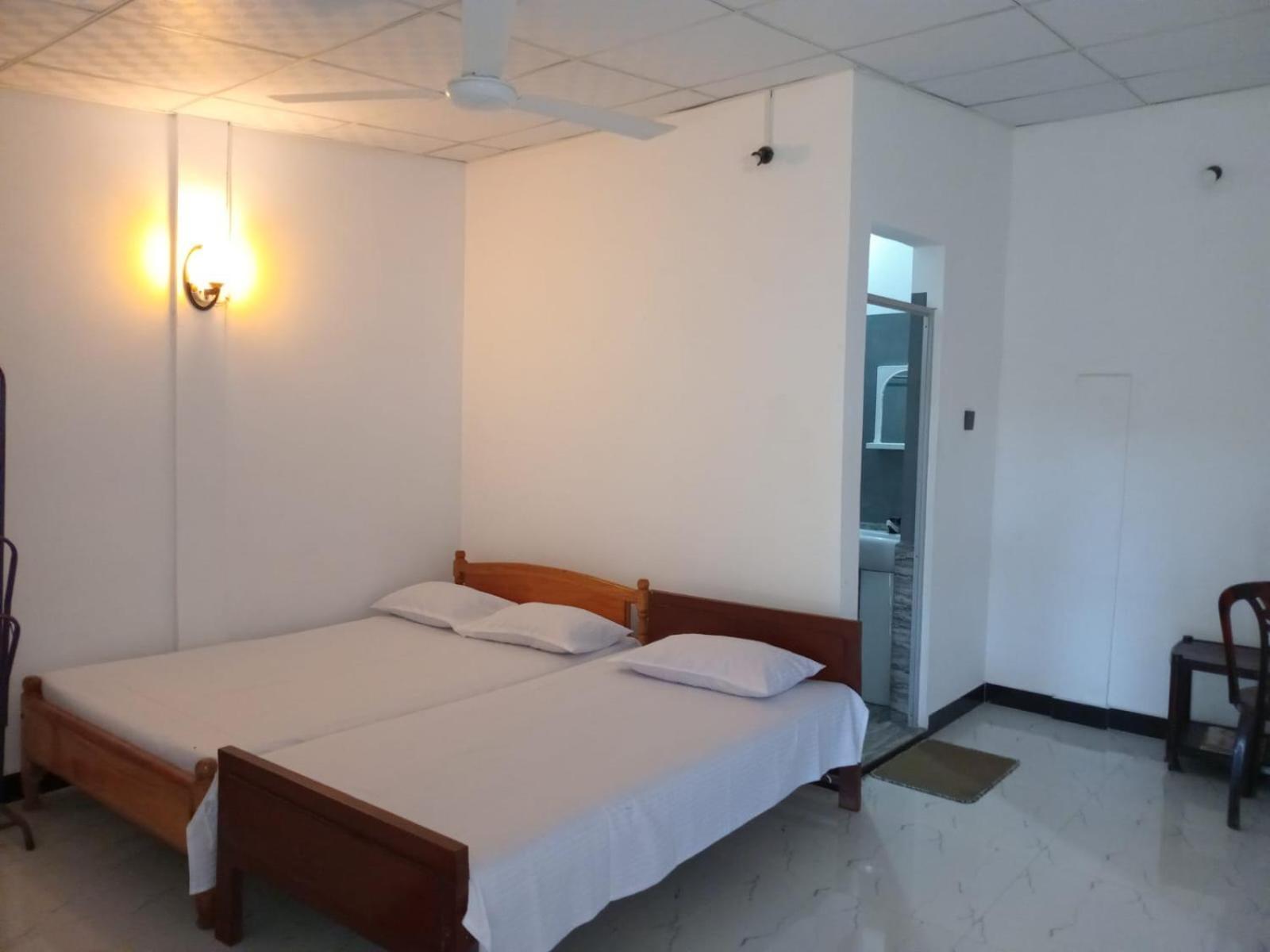Amila Guest Hotell Trincomalee Eksteriør bilde