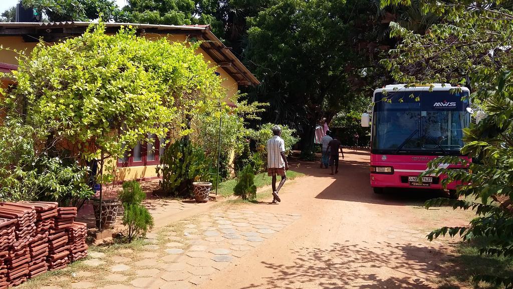 Amila Guest Hotell Trincomalee Eksteriør bilde