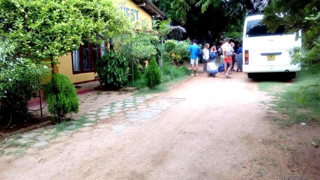 Amila Guest Hotell Trincomalee Eksteriør bilde
